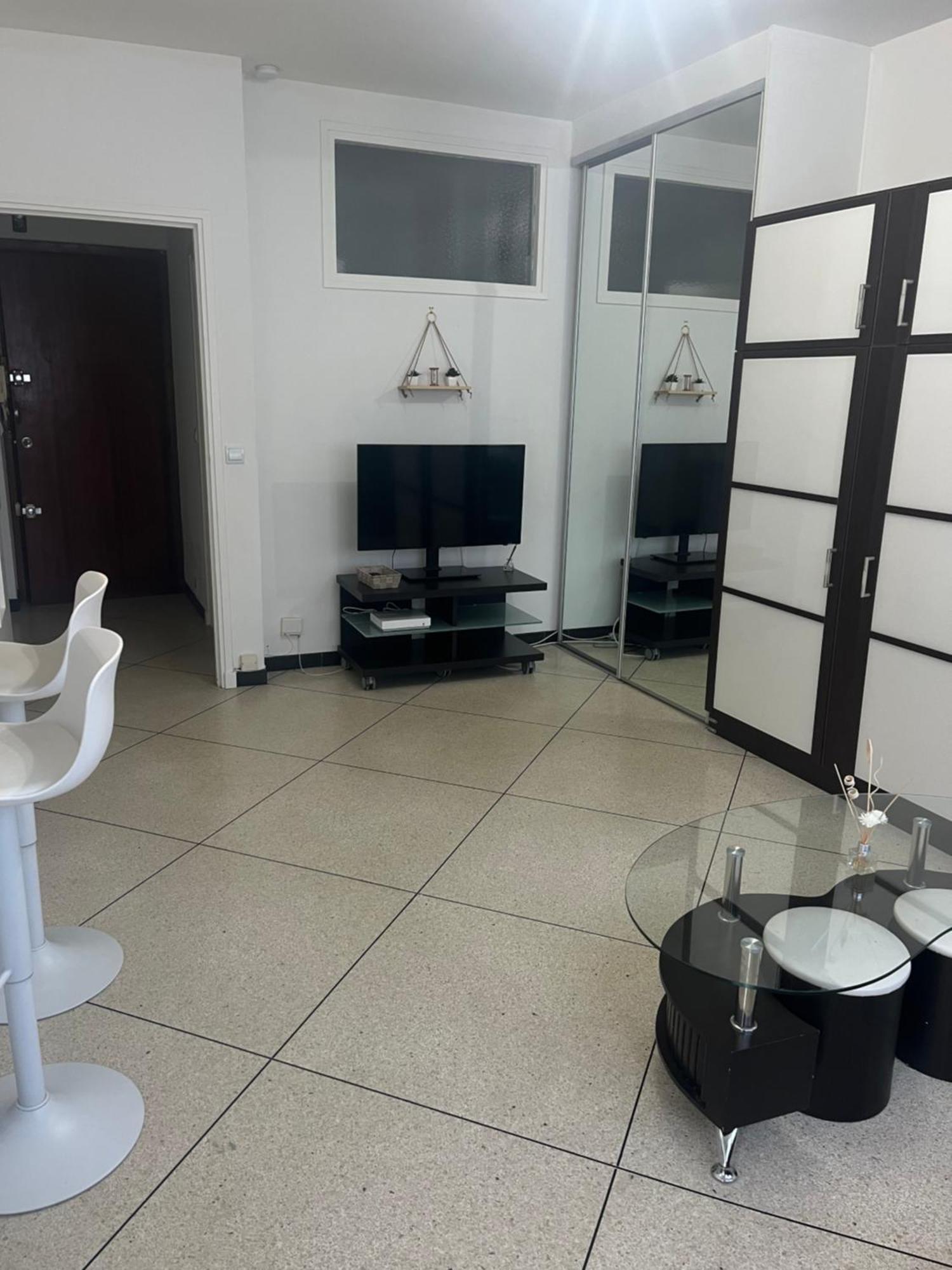 Nice Sejour Detente Studio Lumineux Balcon Cuisine Equipee Wifi Luaran gambar